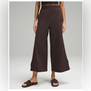 Luluelmon Stretch Woven High-Rise Wide-Leg Cropped Pant Espresso, size S, EUC